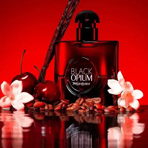 YSL – Black Opium: Umetnost zapeljevanja v steklenički 5 Economic parfumi - parfum Odkrijte skrivnost zapeljive energije YSL – Black Opium, parfuma, ki združuje kavo, vanilijo in cvetove v čutno eksplozijo. Spoznajte, zakaj ta ikonični vonj predstavlja moč sodobne ženske.